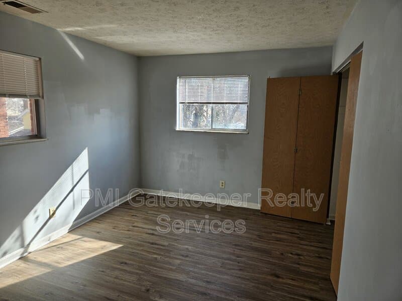 Norwood Condo: 1735 Mills Avenue