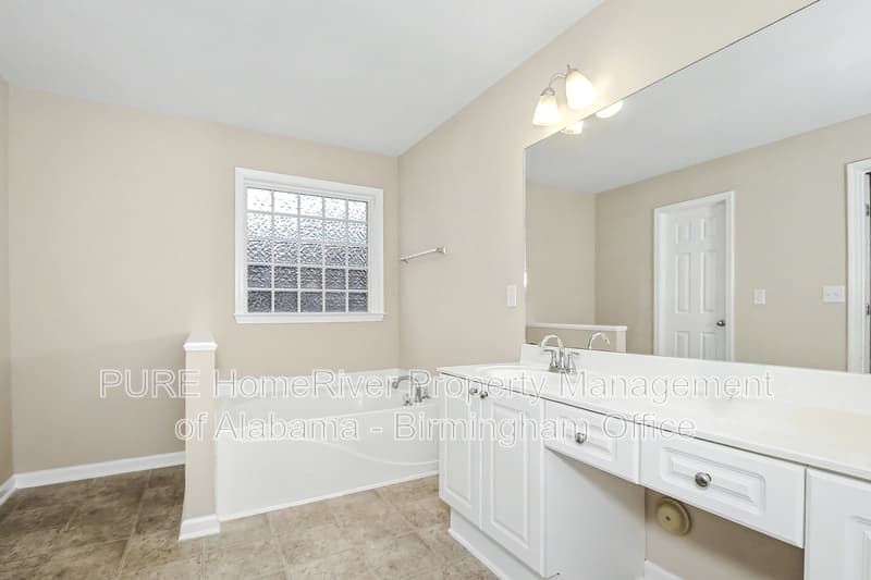 Helena House: 963 Old Cahaba Drive