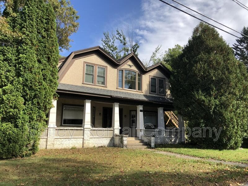 Sunderland House: 66 Old Amherst Road