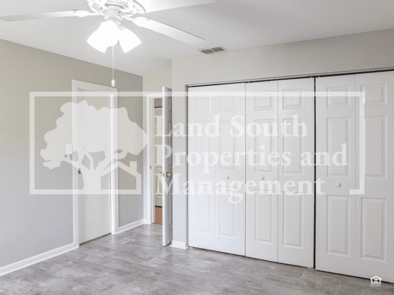 Lakeland House: 331 Lake Harris Drive