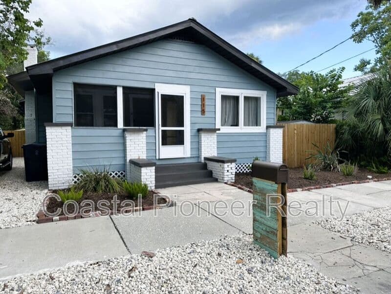 Tampa House: 115 W Plymouth St