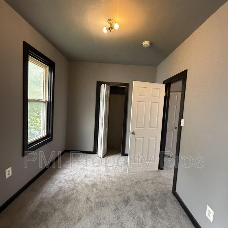 Milwaukee Condo: 3127 West Garfield Avenue