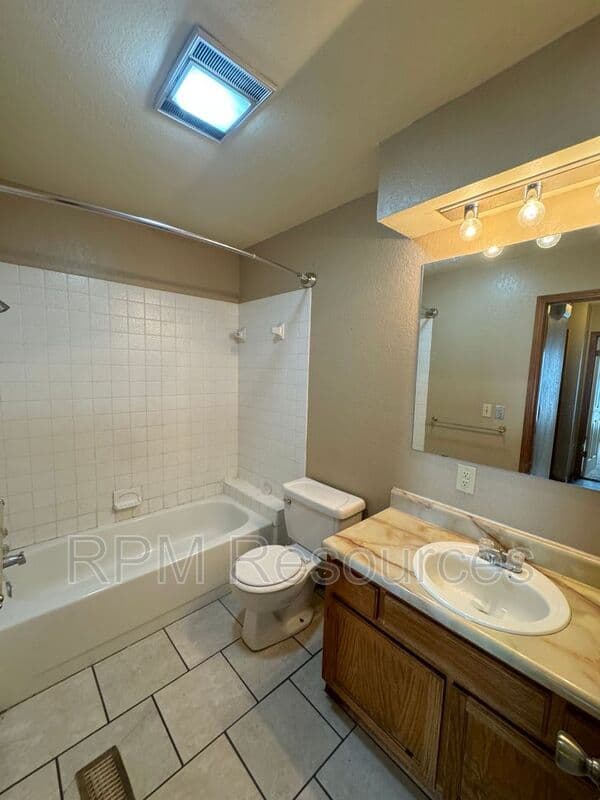 Oklahoma City Condo: 10900 Greystone