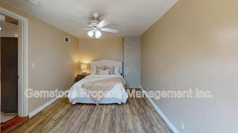 San Diego House: 4947 63rd St
