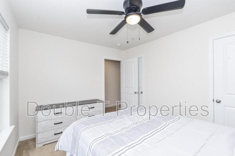 Edgewood House: 1841 Graymount Way