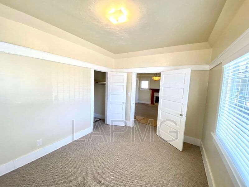 Los Angeles House: 1513 W 45th St