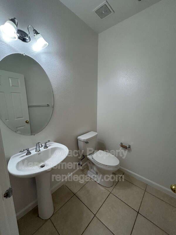 Fairfield House: 5085 Lockie Ln