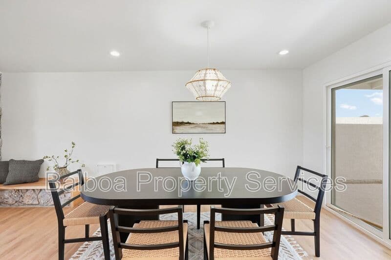 Gilbert House: 1 N Cottonwood Dr