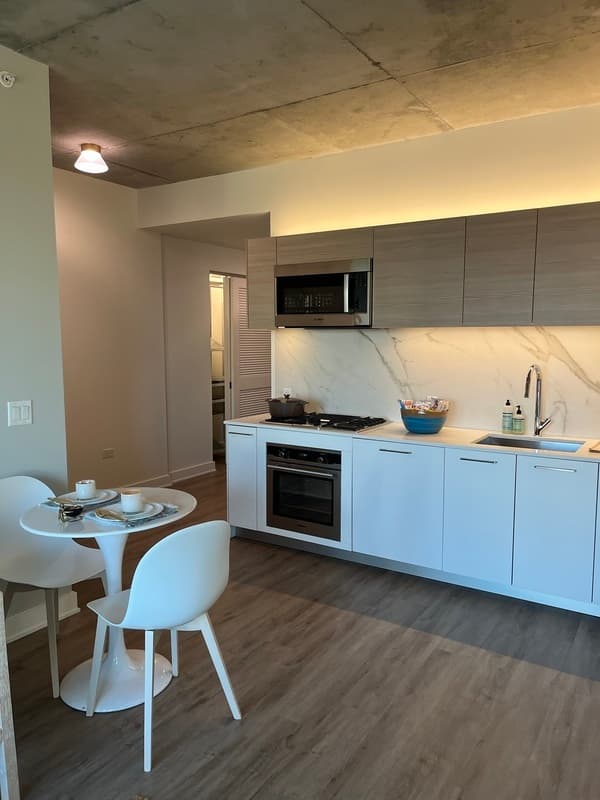 Chicago Condo: 200 N Desplaines