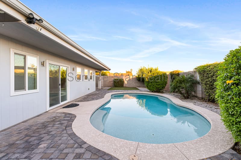 Chandler House: 1113 W Oakland St