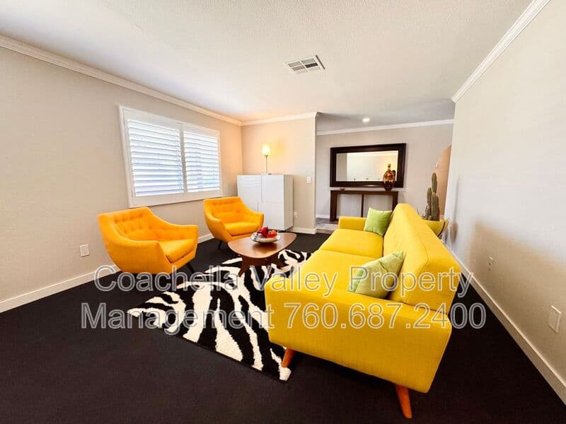 Palm Springs House: 2004 N San Antonio Rd
