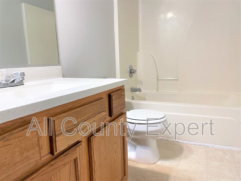 Snellville House: 2370 Temple View Ct