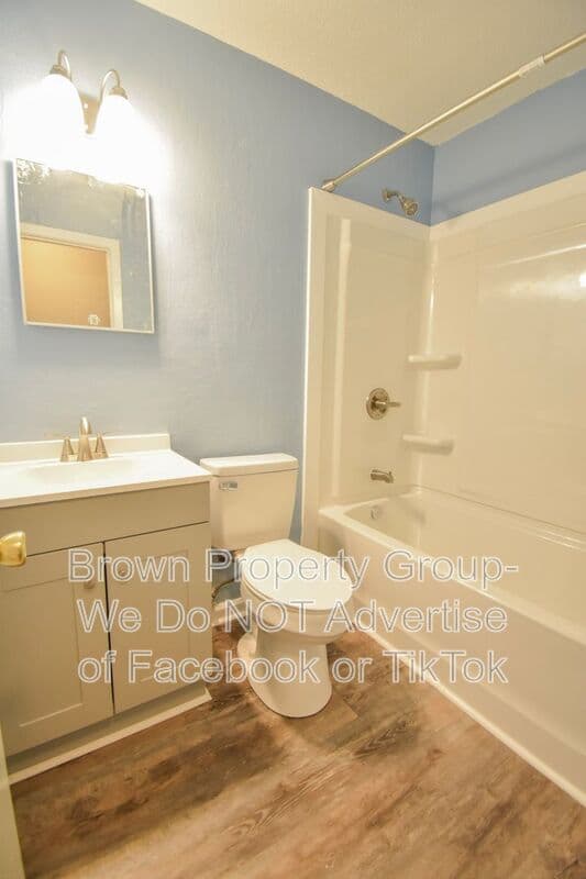 Fayetteville House: 817 Bronco Lane