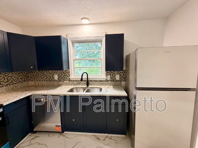 Columbia House: 7348 Parkview Drive