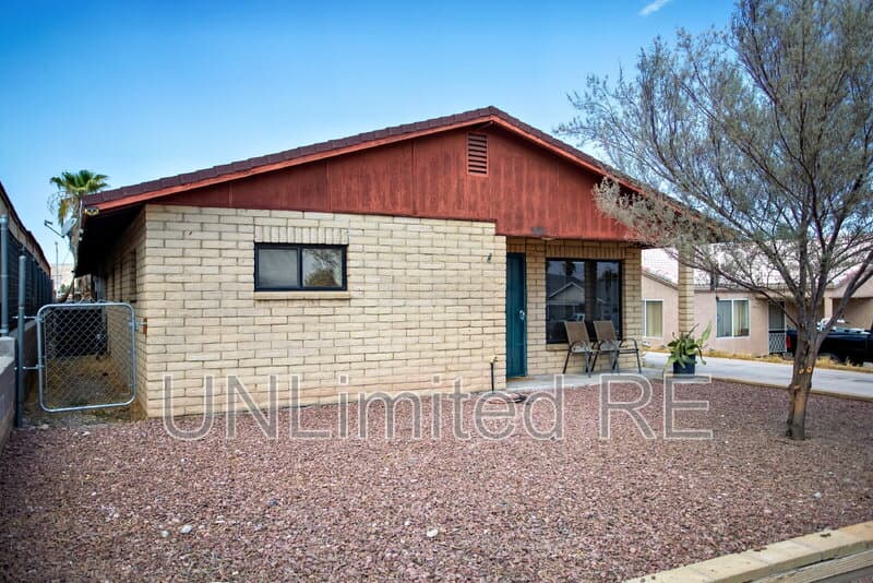 Bullhead City House: 1385 Church Dr