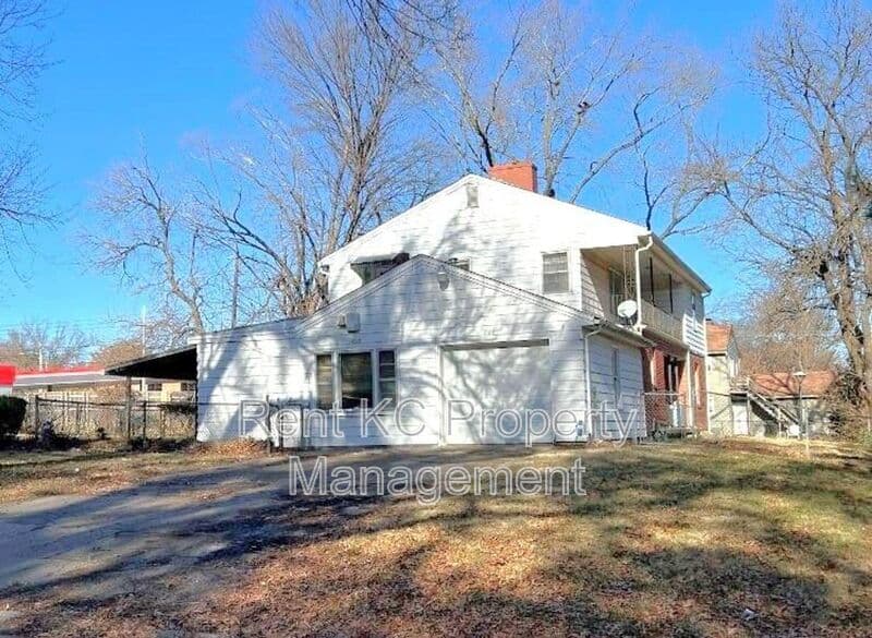 Kansas City House: 800 E 75th Terrace