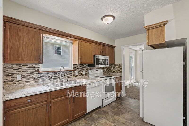 Olathe House: 15338 South Summertree Lane