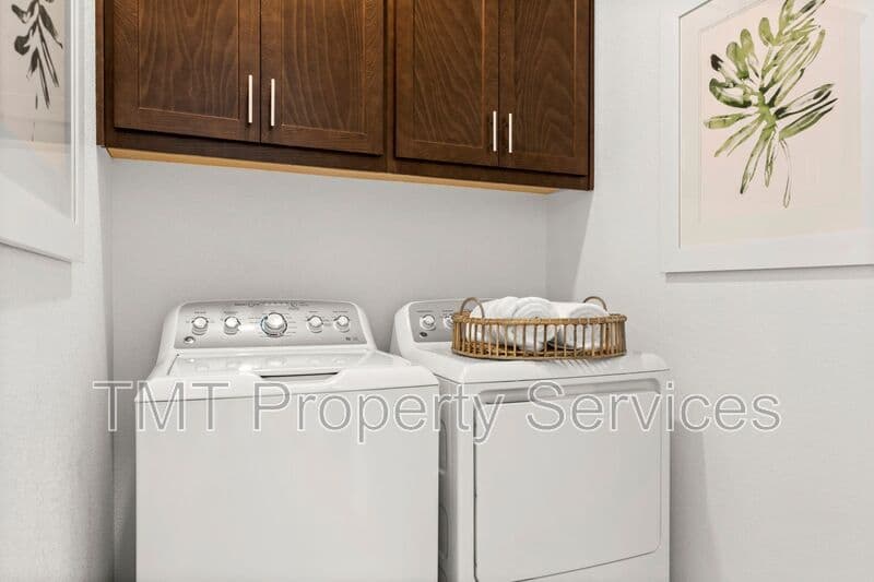 Sacramento Townhome: 21 Advantage Court