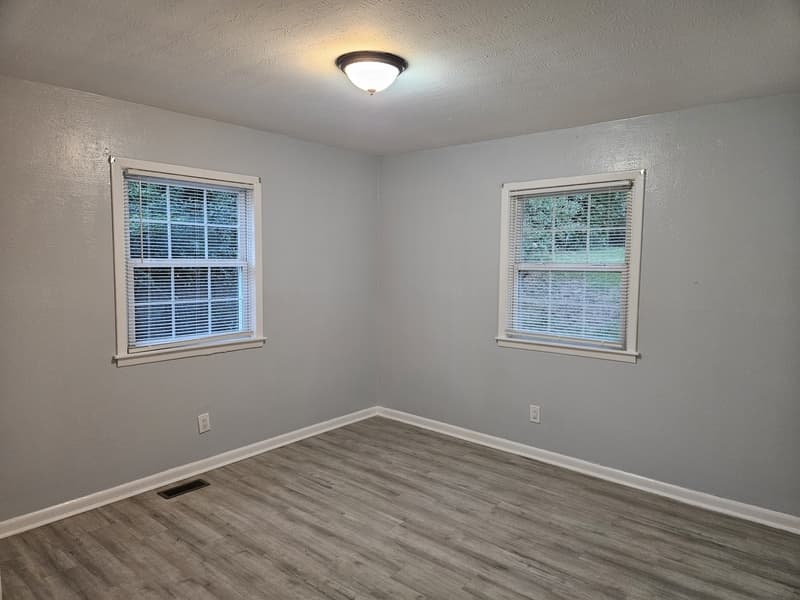 Fayetteville House: 6033 Dahlgren Avenue