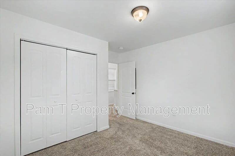 Savannah House: 1200 E 37th St