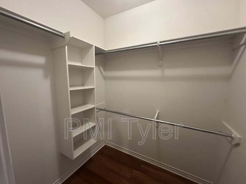Longview House: 2 Baylee Drive