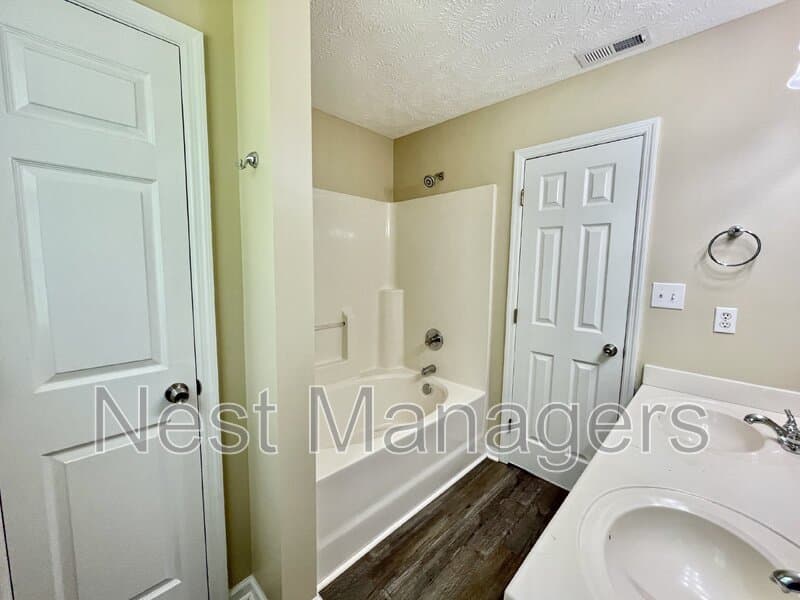 Fayetteville House: 9616 Gooden Drive