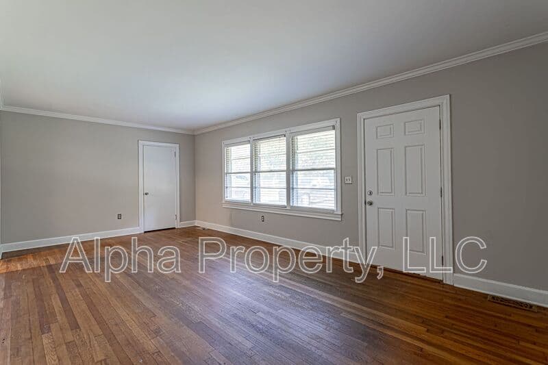Greenville House: 123 LeGrand Blvd