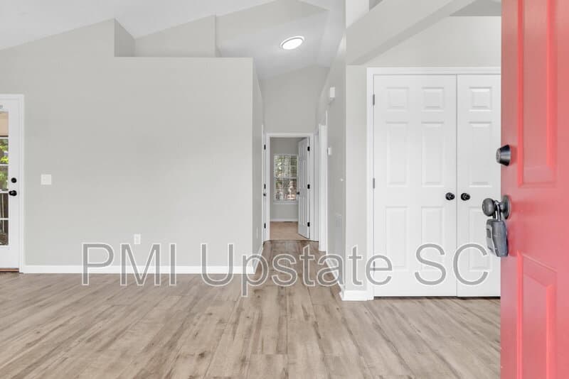 Simpsonville House: 244 Oak Valley Drive