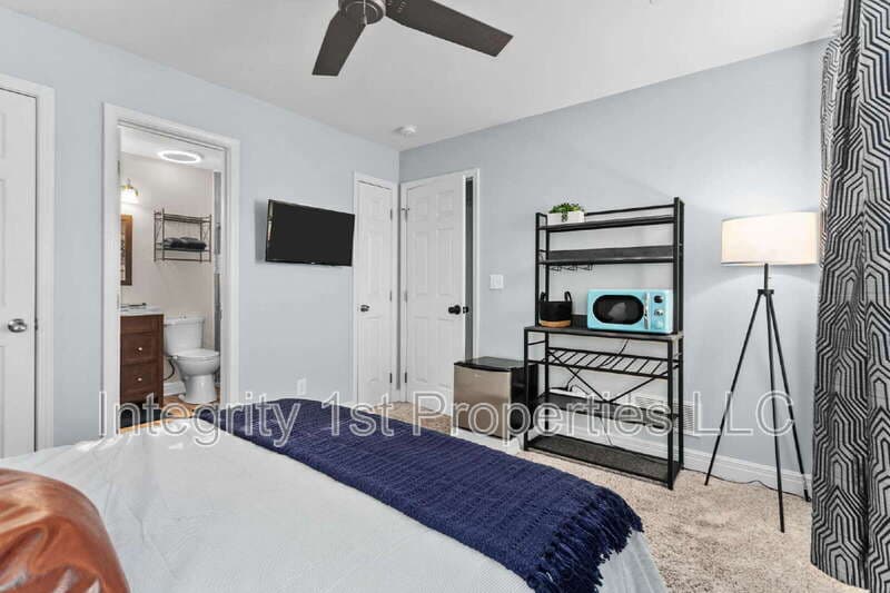 Shawnee House: 11221 West 59th Terrace