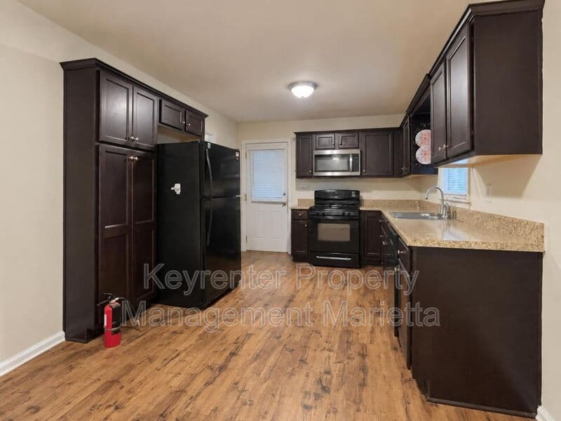 Smyrna House: 3230 Lamar Cir SE