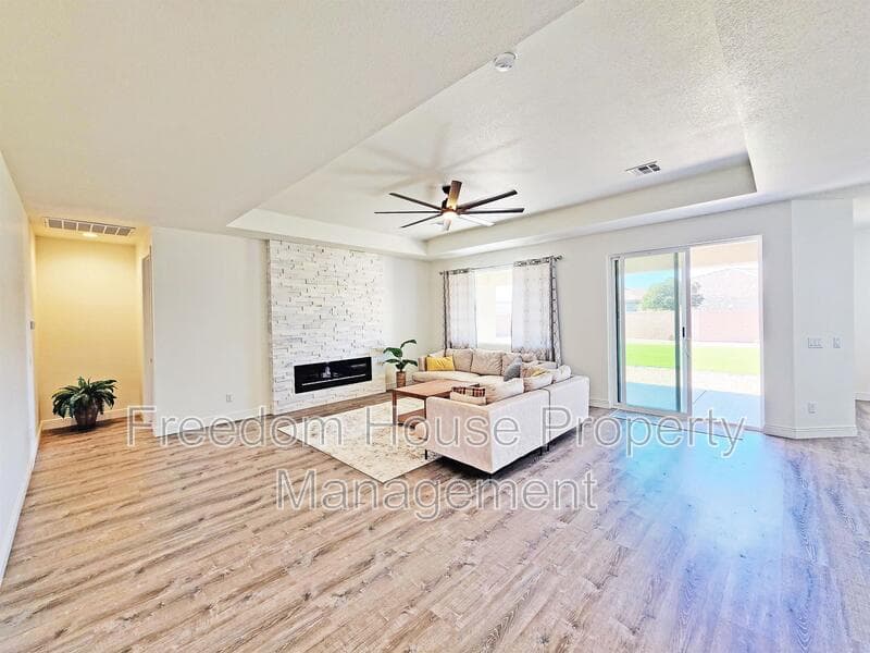 Pahrump House: 6660 Stubblefield Drive