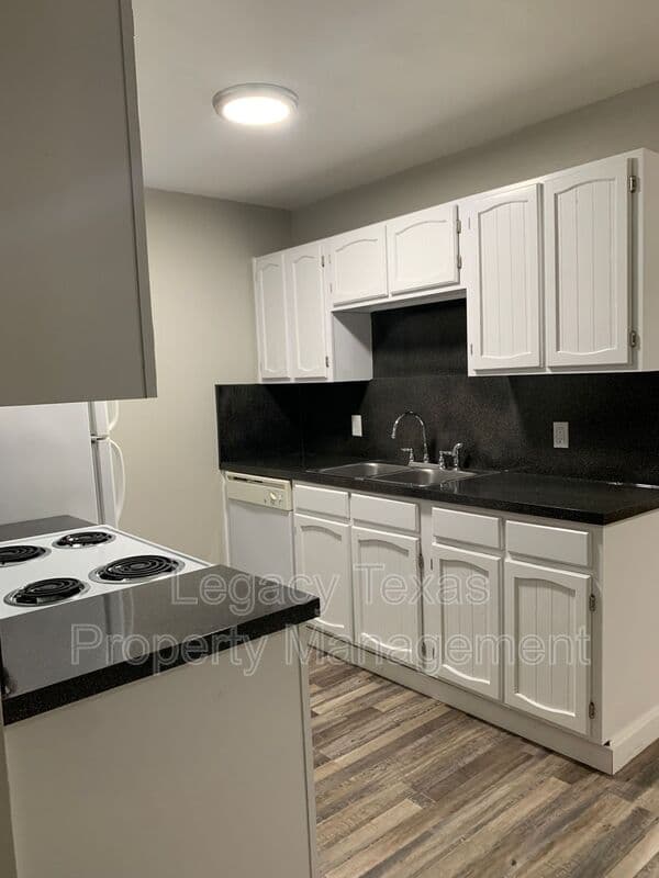CLEBURNE Condo: 1410 Courtney Pl