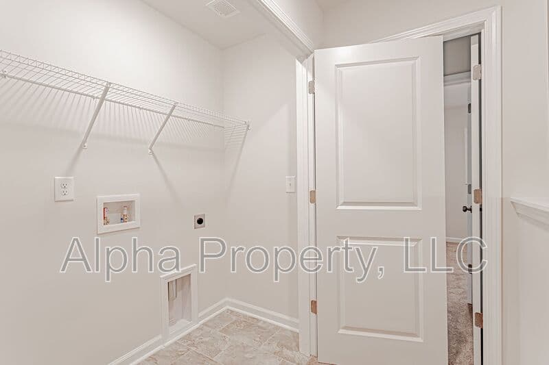 Duncan House: 25 Apricot Ln