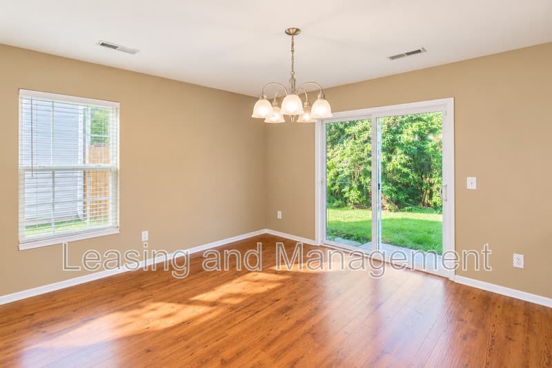 North Charleston House: 8811 Kellum Drive