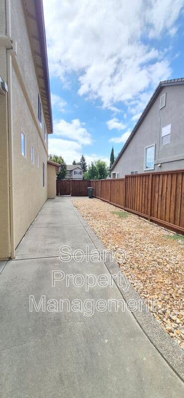 Dixon House: 2080 Mariposa Drive