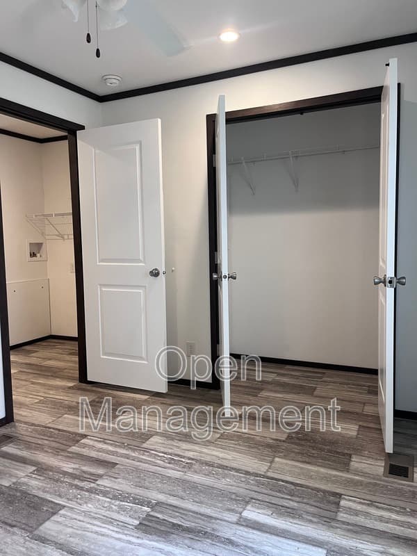 Ankeny House: 2301 SW Oralabor Rd
