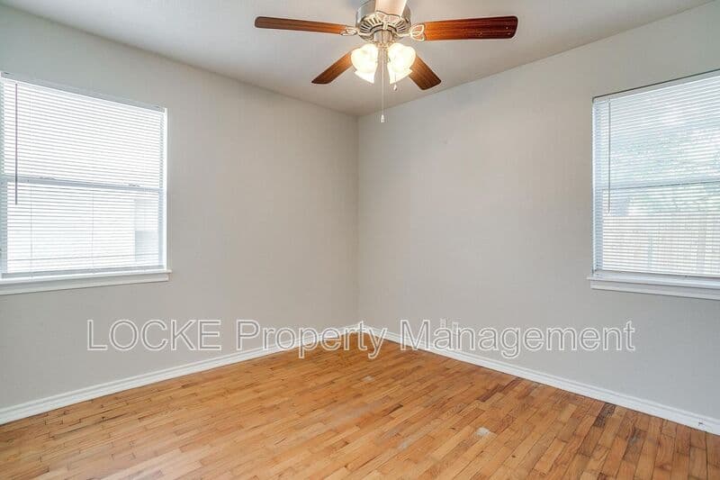 Fort Worth House: 3419 South University Drive