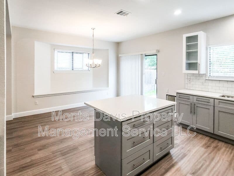 Cedar Park House: 2105 Sage Canyon Drive