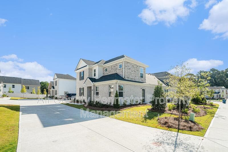 Loganville House: 607 Silver Moon Drive
