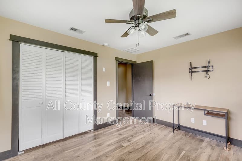 San Marcos House: 112 W Mimosa Cir