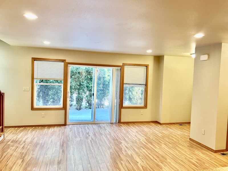 Lynden House: 1676 Lexi Loop - B