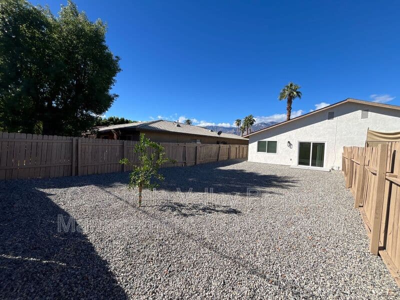 Cathedral City House: 32610 Pueblo Trl