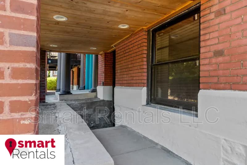 St. Louis Condo: 3640 Shaw Blvd - BW