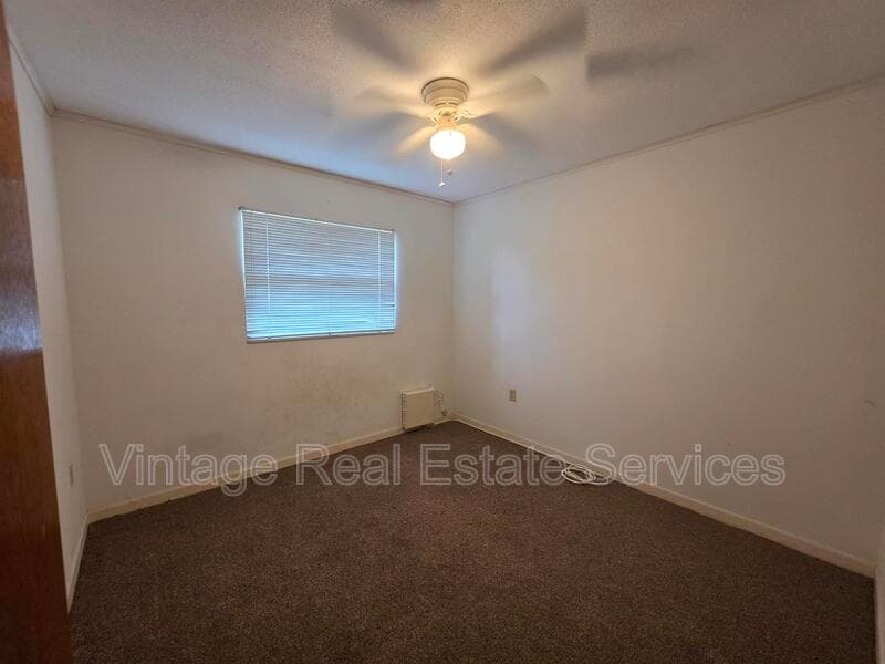 Lakeland House: 1028 Wildwood W