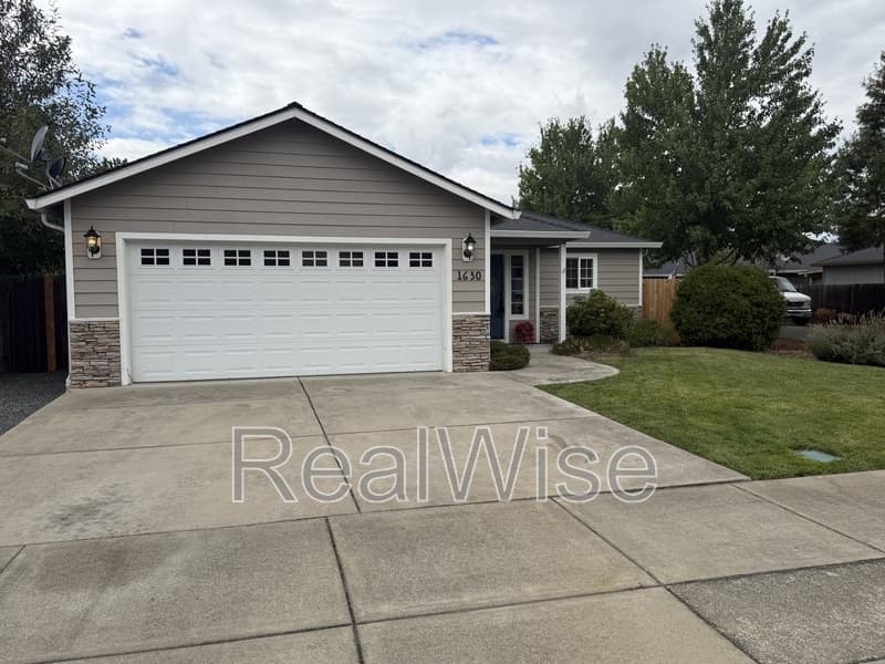 Grants Pass House: 1630 Medart Ln