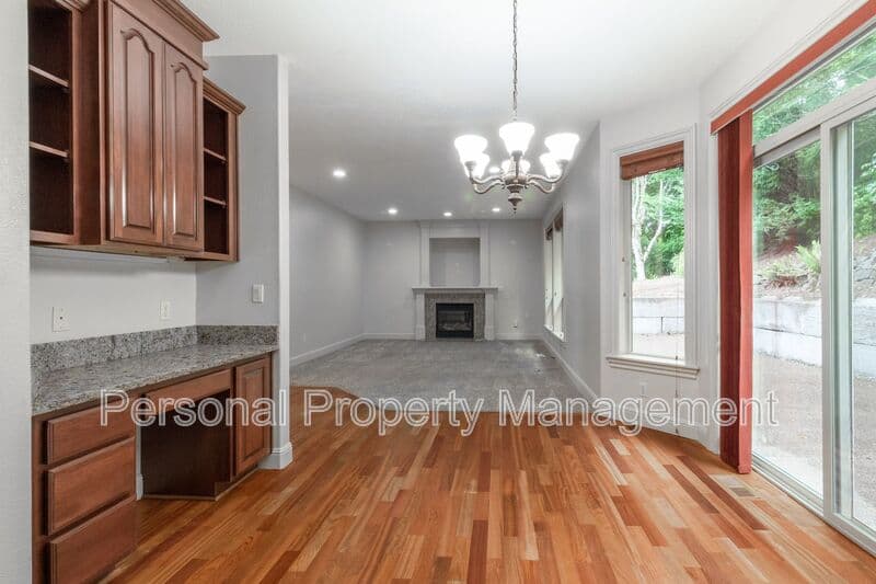 Washougal House: 4164 Forest View Drive