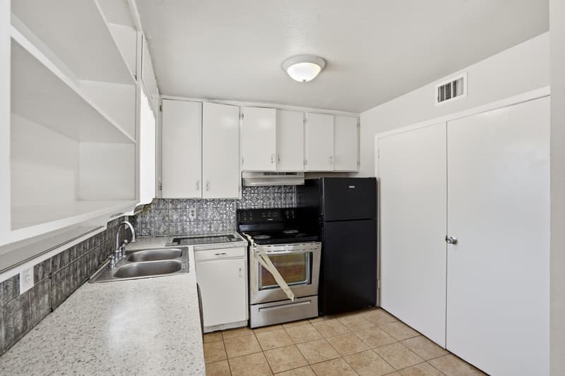 Fort Worth House: 3209 Rogers Avenue