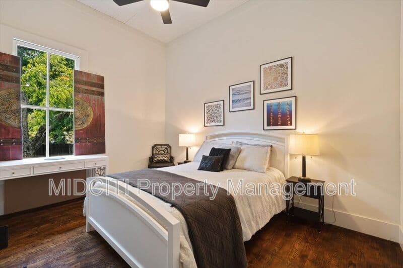 San Marcos House: 1017 W Hopkins St