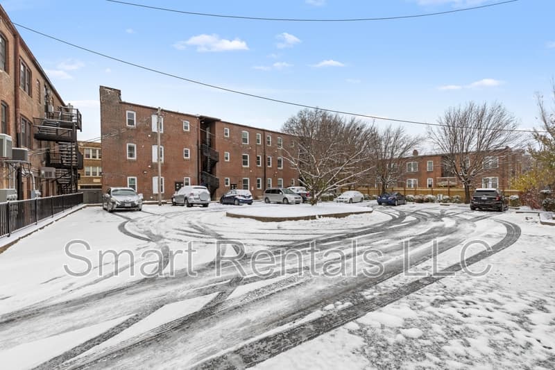 St. Louis Condo: 4209 Ellenwood Avenue - 202