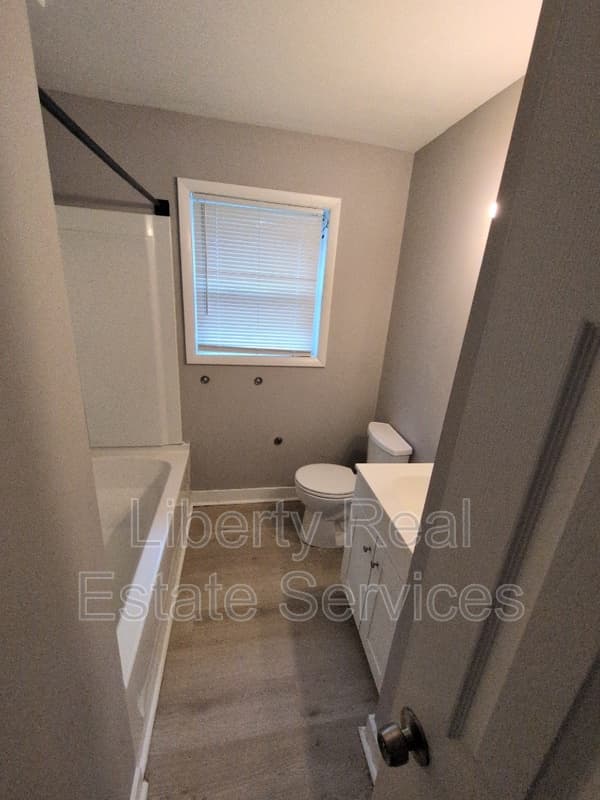 Augusta House: 3349 Oakridge Dr